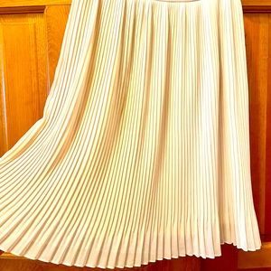 Sheer ballet-slipper-pink pleated skirt